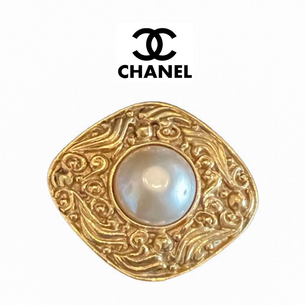 Vintage CHANEL Ornate Pearl Gold Tone Brooch Pin - Authentic